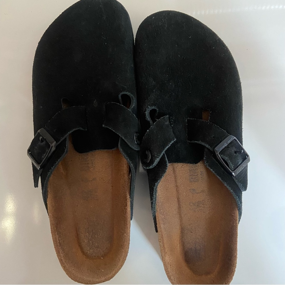 Gently used Birkenstock Boston black clogs in size 11 (42)